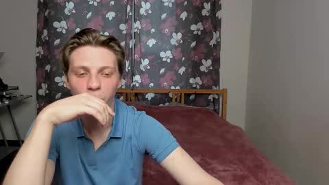 Snapshot of blossomandbee chatting on October 2025 01:12:02 PM Sasha and Maria online show from October 2025 01:12:02 PM