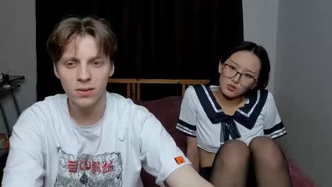 Snapshot of blossomandbee chatting on October 2025 12:55:01 AM Sasha and Maria online show from October 2025 12:55:01 AM