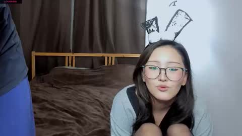 Snapshot of blossomandbee chatting on November 2025 10:31:02 PM Sasha and Maria online show from November 2025 10:31:02 PM