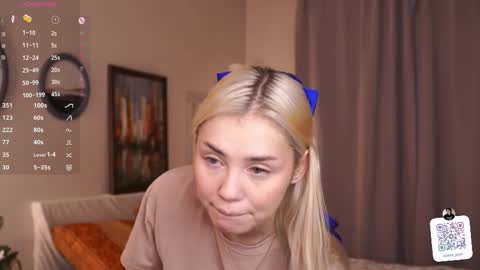 Snapshot of blue_bow chatting on December 2025 05:27:02 AM Adeline online show from December 2025 05:27:02 AM