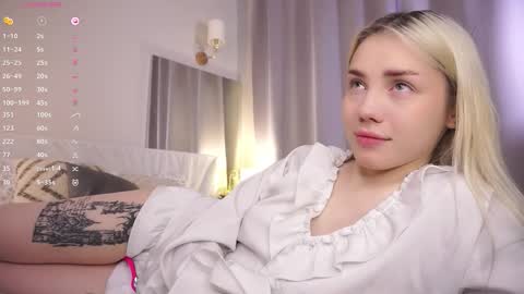 Snapshot of blue_bow chatting on January 2026 05:45:02 AM Adeline online show from January 2026 05:45:02 AM