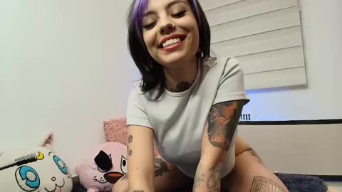 Snapshot of blue_tatuu1 chatting on January 2025 01:20:01 AM Alice bleu for friends  online show from January 2025 01:20:01 AM