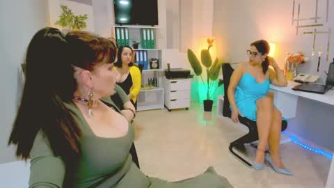 bluediamondsdreams online show from October 2025 03:36:02 PM