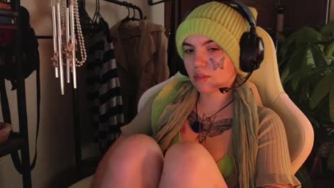 Snapshot of bluedweeb chatting on February 2025 07:07:01 AM Blue online show from February 2025 07:07:01 AM