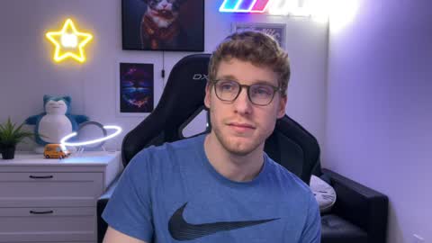 Snapshot of blueeyedtallguy chatting on December 2024 01:08:01 AM blueeyedtallguy online show from December 2024 01:08:01 AM