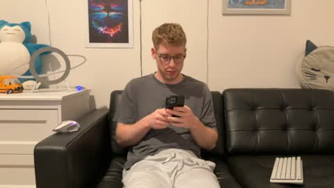 Snapshot of blueeyedtallguy chatting on December 2024 04:23:02 AM blueeyedtallguy online show from December 2024 04:23:02 AM