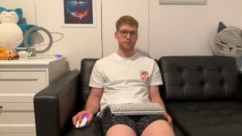 Snapshot of blueeyedtallguy chatting on December 2024 08:34:02 AM blueeyedtallguy online show from December 2024 08:34:02 AM