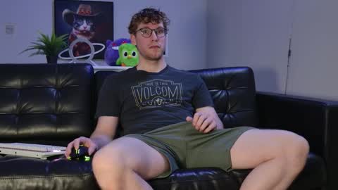 Snapshot of blueeyedtallguy chatting on October 2025 01:09:02 AM blueeyedtallguy online show from October 2025 01:09:02 AM