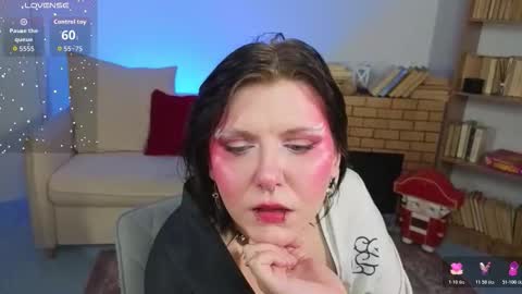 Hi my name is Lunaray online show from December 2025 10:45:02 AM