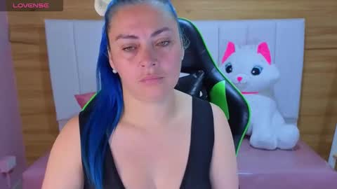 Mia  online show from January 2026 01:02:02 PM