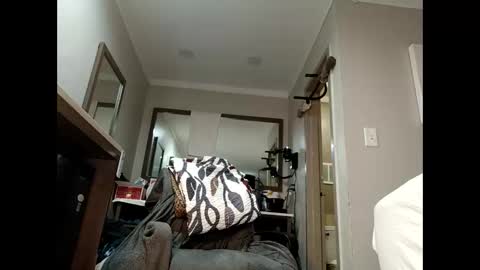 Snapshot of bobbiebone chatting on November 2025 04:18:01 PM bobbiebone and company online show from November 2025 04:18:01 PM