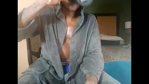 Snapshot of bobbiebone chatting on February 2026 05:06:01 AM bobbiebone and company online show from February 2026 05:06:01 AM