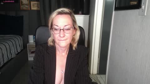 Ningifun couple online show from September 2025 02:17:01 AM