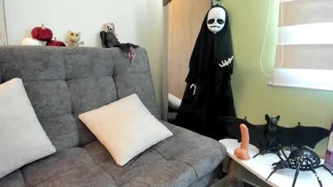 Bombom  online show from October 2025 02:48:01 PM