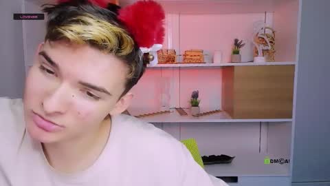 bondi_vv online show from December 2025 07:30:02 PM