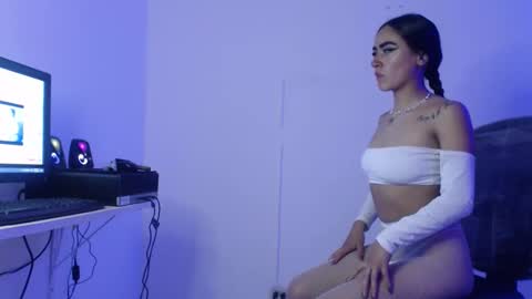 Snapshot of bonnie_blue_18 chatting on November 2025 01:33:02 PM Bonnie online show from November 2025 01:33:02 PM