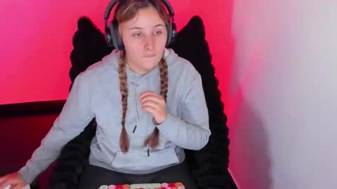 Bonnie Help me reach 500 likes online show from January 2026 08:07:01 PM