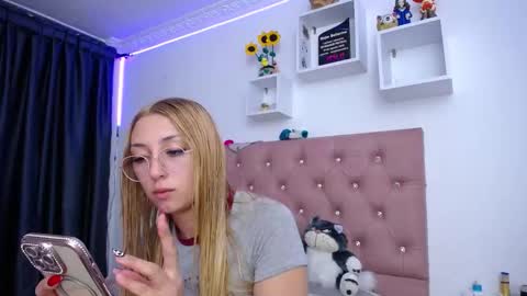 Soffy Brooks Independent model online show from October 2025 01:37:01 AM