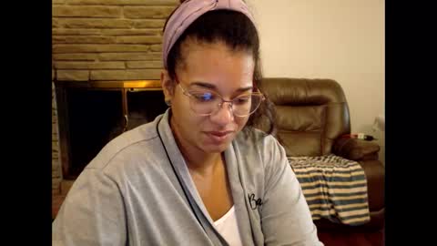 Snapshot of bonvivantb chatting on November 2025 02:18:01 PM Queen Bon Vivantt online show from November 2025 02:18:01 PM