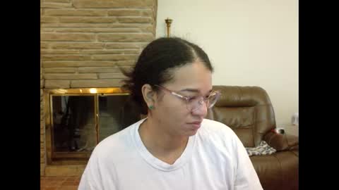 Snapshot of bonvivantb chatting on November 2025 02:05:01 PM Queen Bon Vivantt online show from November 2025 02:05:01 PM