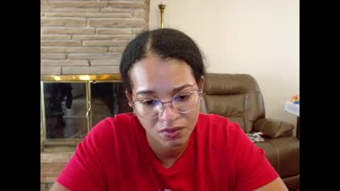 Snapshot of bonvivantb chatting on November 2025 05:57:01 PM Queen Bon Vivantt online show from November 2025 05:57:01 PM