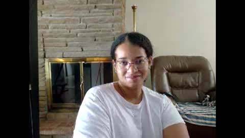 Snapshot of bonvivantb chatting on December 2025 02:45:02 PM Queen Bon Vivantt online show from December 2025 02:45:02 PM