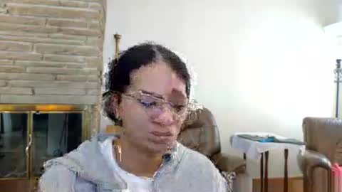Snapshot of bonvivantb chatting on December 2025 03:30:02 PM Queen Bon Vivantt online show from December 2025 03:30:02 PM