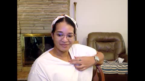 Snapshot of bonvivantb chatting on December 2025 06:59:01 PM Queen Bon Vivantt online show from December 2025 06:59:01 PM