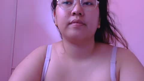 Snapshot of boobsiemarie chatting on June 2026 07:44:01 AM MommyMarie-Singlemom of 2. online show from June 2026 07:44:01 AM