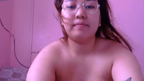 Snapshot of boobsiemarie chatting on June 2026 01:07:02 AM MommyMarie-Singlemom of 2. online show from June 2026 01:07:02 AM