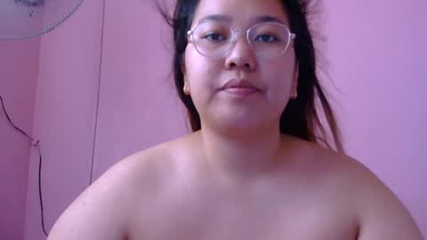 Snapshot of boobsiemarie chatting on July 2026 05:21:01 AM MommyMarie-Singlemom of 2. online show from July 2026 05:21:01 AM