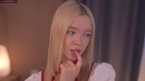 Alina online show from November 2025 01:00:01 PM