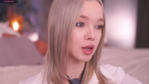 Alina online show from November 2025 07:40:02 AM