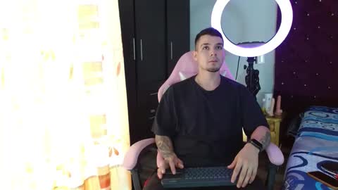 booyhott_ online show from November 2025 07:02:02 PM