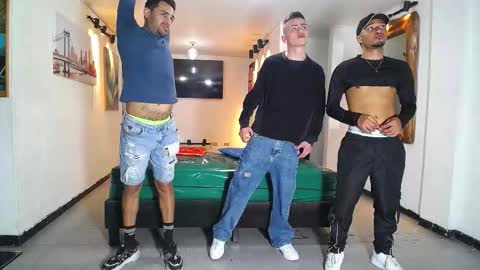 Snapshot of boschcz chatting on November 2025 04:22:02 PM THOMAS AND DAMIAND online show from November 2025 04:22:02 PM