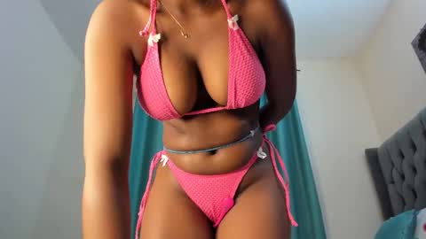 bouncy_booty677 online show from October 2025 07:31:01 PM