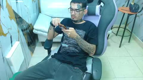 Snapshot of boy_tatto77 chatting on May 2026 12:44:02 PM boy_tatto77 online show from May 2026 12:44:02 PM