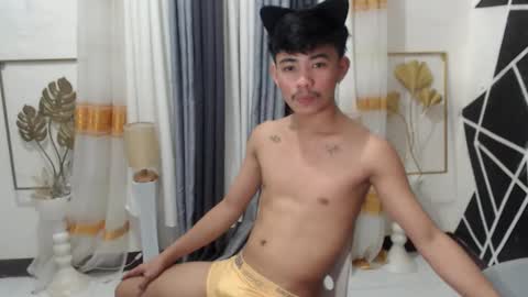 Snapshot of boynextdoor4ux chatting on December 2024 08:38:02 AM HI IM JAMES DONT FORGET GIVE ME THUMBS UP AND JOIN TO MY FANCLUB online show from December 2024 08:38:02 AM