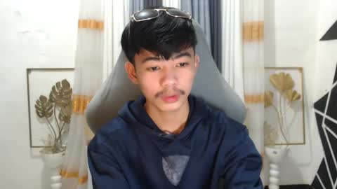 Snapshot of boynextdoor4ux chatting on December 2024 04:03:02 AM HI IM JAMES DONT FORGET GIVE ME THUMBS UP AND JOIN TO MY FANCLUB online show from December 2024 04:03:02 AM