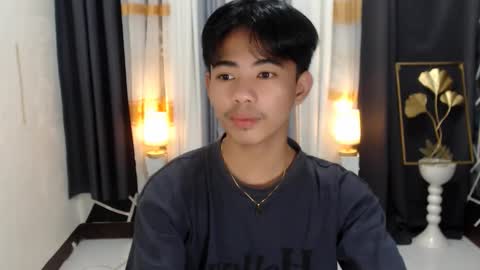 Snapshot of boynextdoor4ux chatting on January 2025 01:46:01 PM HI IM JAMES DONT FORGET GIVE ME THUMBS UP AND JOIN TO MY FANCLUB online show from January 2025 01:46:01 PM