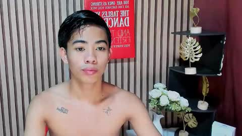 Snapshot of boynextdoor4ux chatting on September 2025 09:31:01 AM HI IM JAMES DONT FORGET GIVE ME THUMBS UP AND JOIN TO MY FANCLUB online show from September 2025 09:31:01 AM