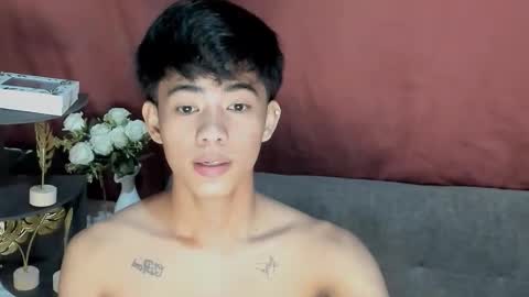 Snapshot of boynextdoor4ux chatting on September 2025 08:43:01 PM HI IM JAMES DONT FORGET GIVE ME THUMBS UP AND JOIN TO MY FANCLUB online show from September 2025 08:43:01 PM