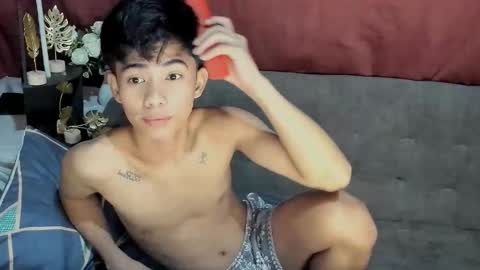 Snapshot of boynextdoor4ux chatting on September 2025 05:37:01 PM HI IM JAMES DONT FORGET GIVE ME THUMBS UP AND JOIN TO MY FANCLUB online show from September 2025 05:37:01 PM