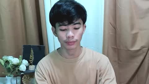 Snapshot of boynextdoor4ux chatting on November 2025 04:42:01 PM HI IM JAMES DONT FORGET GIVE ME THUMBS UP AND JOIN TO MY FANCLUB online show from November 2025 04:42:01 PM