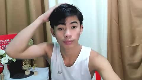 Snapshot of boynextdoor4ux chatting on November 2025 04:29:01 PM HI IM JAMES DONT FORGET GIVE ME THUMBS UP AND JOIN TO MY FANCLUB online show from November 2025 04:29:01 PM