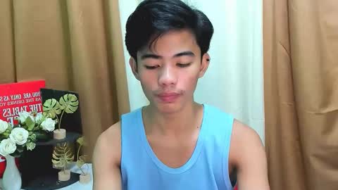 Snapshot of boynextdoor4ux chatting on November 2025 09:37:01 PM HI IM JAMES DONT FORGET GIVE ME THUMBS UP AND JOIN TO MY FANCLUB online show from November 2025 09:37:01 PM