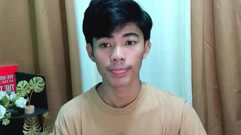 Snapshot of boynextdoor4ux chatting on November 2025 06:40:02 PM HI IM JAMES DONT FORGET GIVE ME THUMBS UP AND JOIN TO MY FANCLUB online show from November 2025 06:40:02 PM