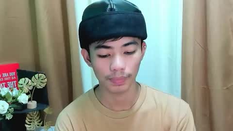 Snapshot of boynextdoor4ux chatting on November 2025 09:35:02 PM HI IM JAMES DONT FORGET GIVE ME THUMBS UP AND JOIN TO MY FANCLUB online show from November 2025 09:35:02 PM