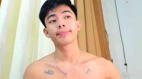 Snapshot of boynextdoor4ux chatting on November 2025 03:48:02 PM HI IM JAMES DONT FORGET GIVE ME THUMBS UP AND JOIN TO MY FANCLUB online show from November 2025 03:48:02 PM