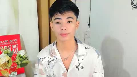 Snapshot of boynextdoor4ux chatting on December 2025 05:18:02 PM HI IM JAMES DONT FORGET GIVE ME THUMBS UP AND JOIN TO MY FANCLUB online show from December 2025 05:18:02 PM